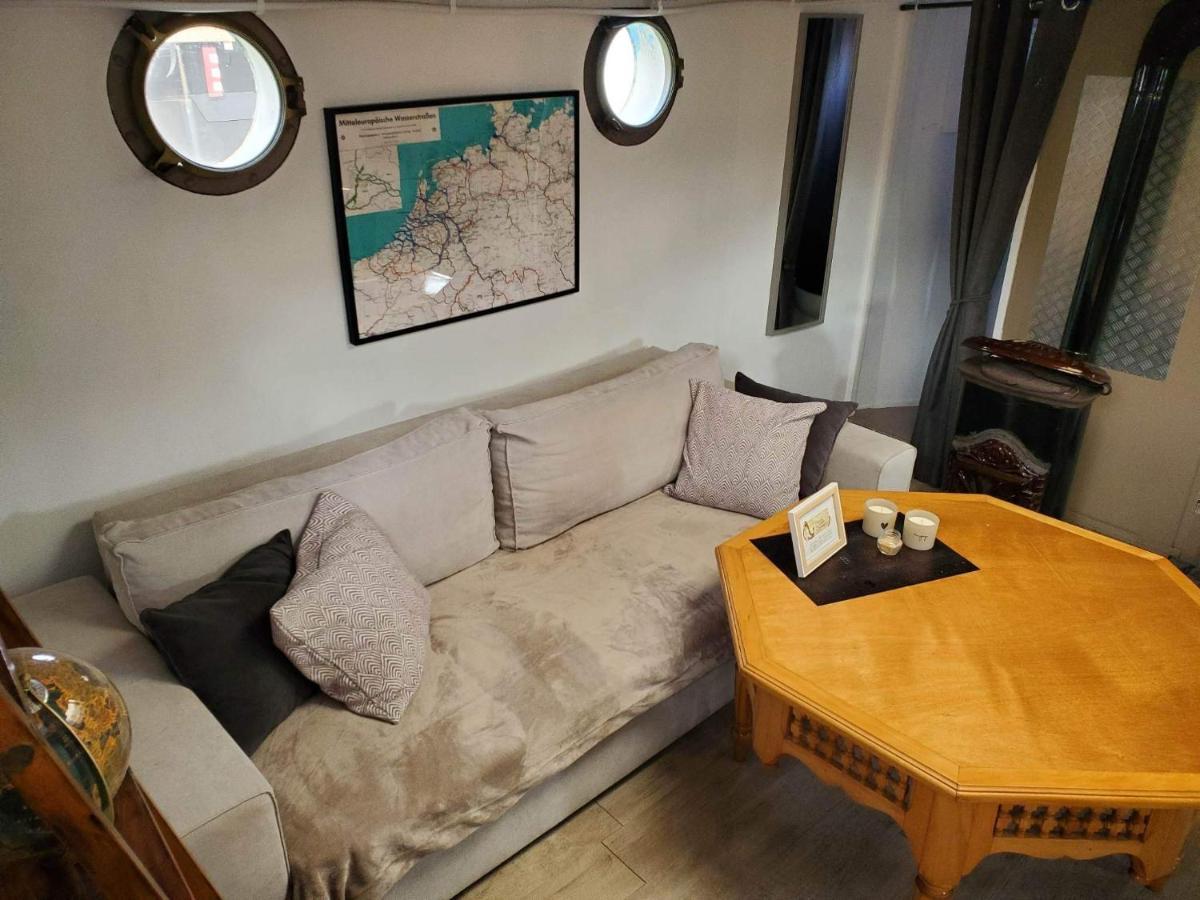 Peniche "Louise Michel" Sejournez Dans L'Appartement Du Capitaine, Offrez Vous Une Experience Inoubliable Au Fil De L'Eau Douai Luaran gambar
